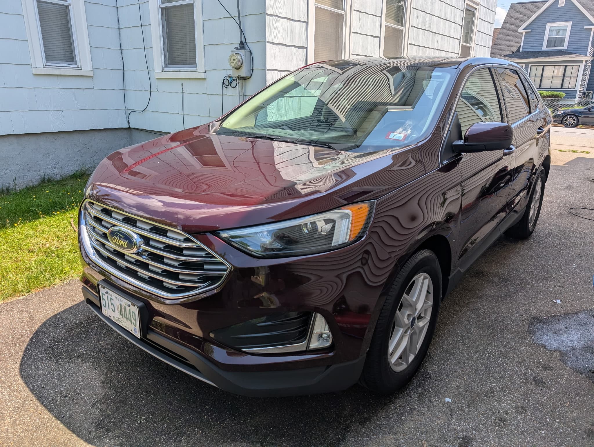 Glossy paint reflections on Ford Edge hood